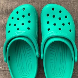 Kelly green Original Crocs size M5/W7, like new.